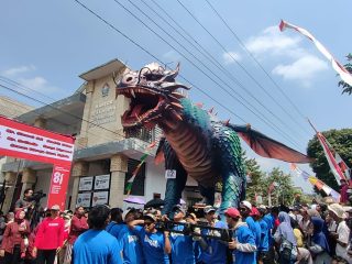 Hadiri Karnaval Budaya Ngipik, drg. Nadia Muna Dukung Pengembangan Potensi Desa