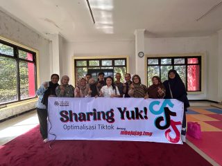 Usia 65 Tahun Tak Jadi Halangan, Pak Teguh Belajar AI untuk Dongkrak Bisnis Ternak Ayam