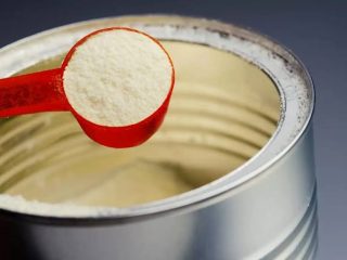 Bukan Selalu Kontaminasi, Ini Fakta di Balik Bintik Hitam pada Susu Bubuk